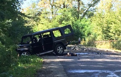 Взрыв внедорожника во Львове: бизнесмена спасло то, что он сел в другой автомобиль