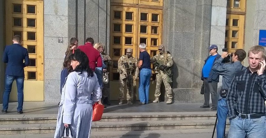 Адвокаты Кернеса считают обыски 