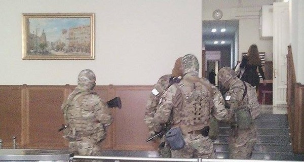 В харьковской мэрии рассказали, какие документы изъяли силовики