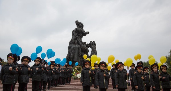 75-годовщина трагедии в Бабьем Яру: с концертом и откровенными историями политиков