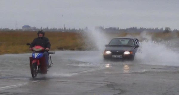 Из-за сильного ветра Арабатская стрелка уходит под воду