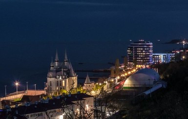 В Одессе женщину во время прогулки волной смыло с пирса