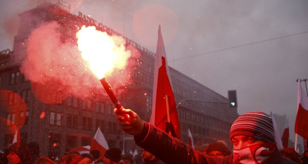 На Марше независимости в Польше сожгли украинский флаг 