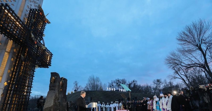 Порошенко предложил создать музей Голодоморов