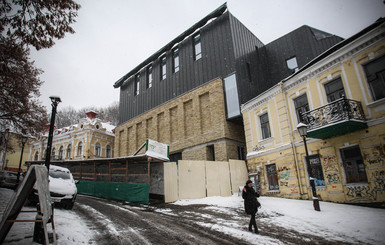 Кличко недоволен скандальным фасадом Театра на Подоле