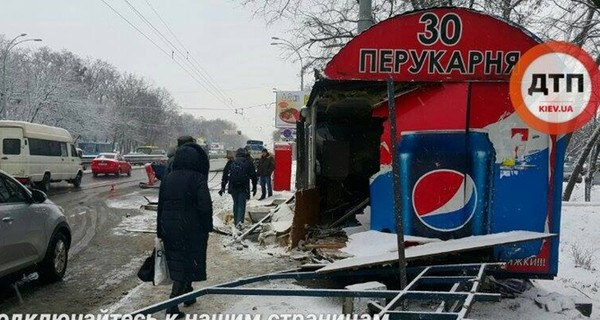 Сбитого фурой на остановке срочно прооперировали