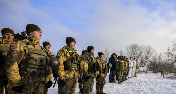 Депутаты урезали зарплаты солдатам-срочникам