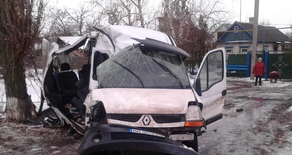 В Луганской области в ДТП с маршруткой пострадали десять человек