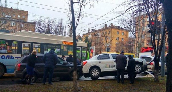 В Мариуполе столкнулись пять машин