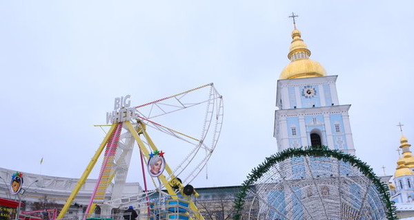 В Киеве кипит подготовка к новогодним праздникам: фото