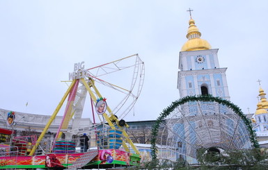 В Киеве кипит подготовка к новогодним праздникам: фото