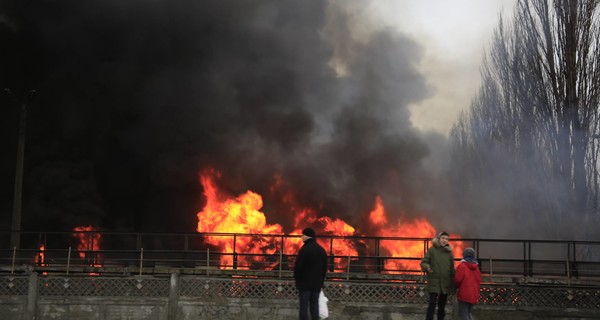 Подробности пожара возле метро Лесная в Киеве