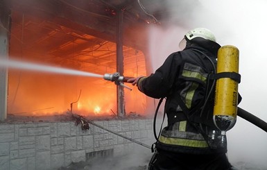 На Днепропетровщине в металлическом вагончике заживо сгорел мужчина