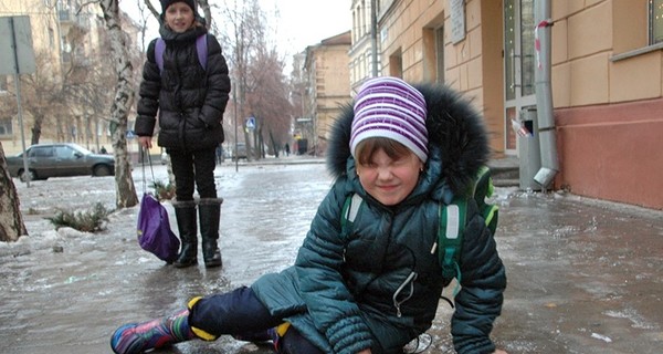 Жертвам гололеда: упали на скользкой дороге - требуйте компенсацию