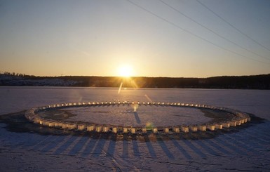 Запорожцы построили единственную в Украине ледяную карусель