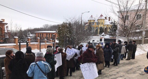 Жители Печерска протестуют против незаконной стройки на захваченной земле