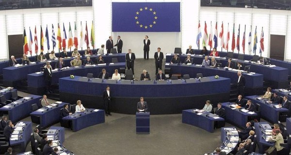 Европарламент поддержал механизм приостановки безвиза