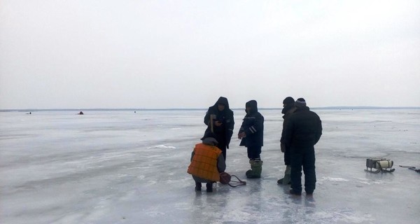 В Кировоградской области пятеро рыбаков провалились под лед