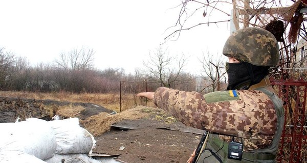 В зоне АТО сообщили о гибели военного и показали обстрелы Водяного