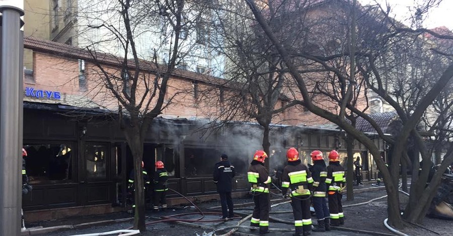 В центре Львова перекрыли движение из-за пожара в ресторане