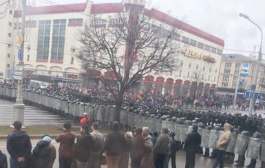 Белорусская оппозиция снова вышла митинговать, начались новые задержания