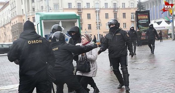 В Беларуси снова вышли на митинг, начались задержания