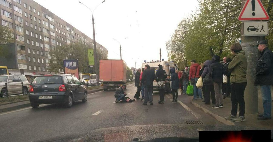 Попавшего под машину львовянина следом переехала скорая