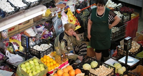 Почему украинцы тратят на продукты половину доходов