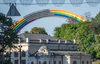 Арке Дружбы народов вернули прежний вид