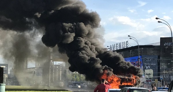 Видео: в Москве взорвался и сгорел пассажирский автобус 