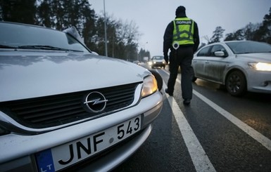 Польские пограничники обвинили украинскую сторону в очередях на границе