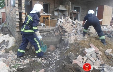 На стройке в Ровенской области обвалилась стена, погибли отец и сын