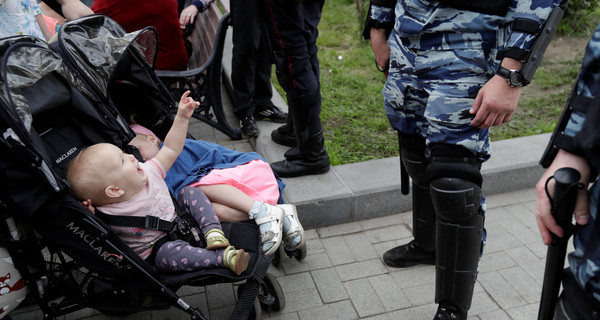 Итоги всероссийского митинга: в Москве и Петербурге 1000 задержанных, драки и газ 