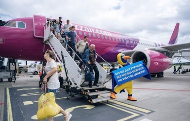 Wizz Air отменила дополнительную плату за провоз большой ручной клади 