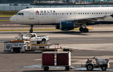 Россиянин заявил, что  его сняли с рейса Delta Airlines  из-за 