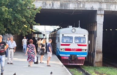 В Киеве полсотни диких художников взяли в плен электричку