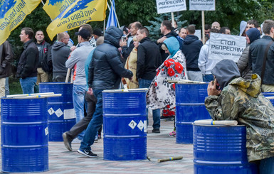 Под Верховной Радой проходит акция за легализацию нерастаможенных авто: все подробности