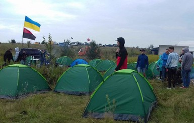 В Краковце встречать Саакашвили собралось несколько сотен человек