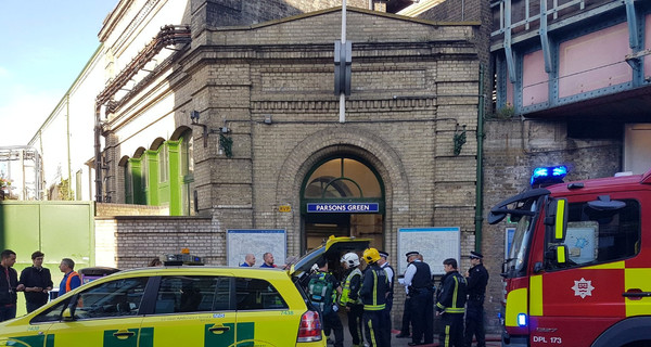 В Лондоне пассажиры метро получили ожоги лица после взрыва в вагоне