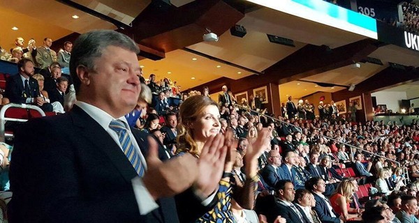 Порошенко поддержал украинских военных на 