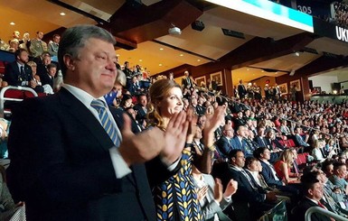 Порошенко поддержал украинских военных на 