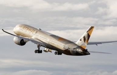 Пилот Etihad Airways скончался во время полета, борт удалось посадить