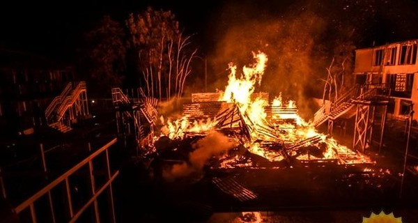 В Одессе простились с девочками, сгоревшими в лагере 