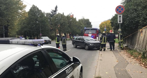 В Риге легковушка сбила детсадовскую группу, пострадавшие в больнице