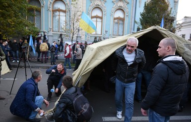 Митингующие под Радой: если не проголосуют в четверг - пойдем штурмом