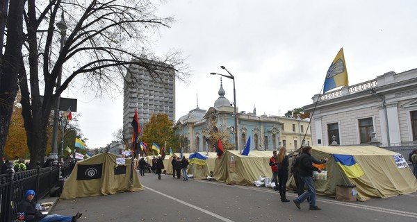 Не стал Майданом: когда закончится митинг под Радой