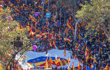 В Барселоне снова собрался многотысячный митинг против независимости