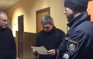 В Кривом Роге неизвестные напали на автобус с ехавшими на митинг под Верховную Раду людьми