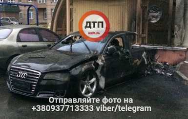 Ночью в Киеве взорвался автомобиль