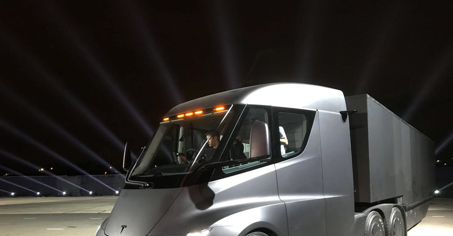 Tesla представила электрогрузовик Tesla Semi